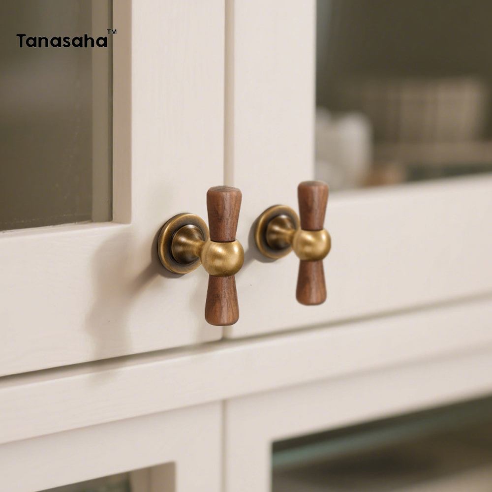 Vintage Furniture Hardware Pulls - Vintage walnoot messing handvat ronde knoppen